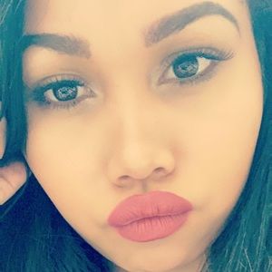 Meet your Posher, Carla